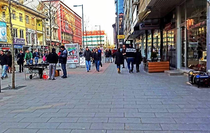 Inspektorët në Ferizaj largojnë shitësit ambulantë nga hapësirat publike