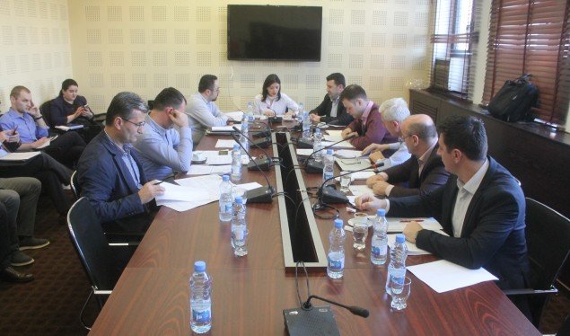 Haxhiu kërkon që t’iu ndalohet zyrtarëve të kenë më shumë se një pozitë publike
