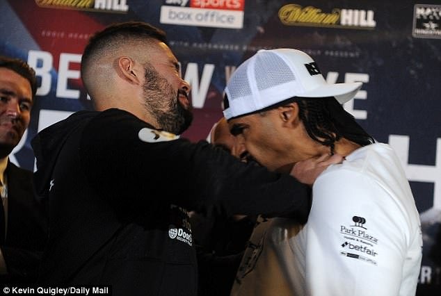 Boksierët Bellew e Haye përplasen në konferencën për media