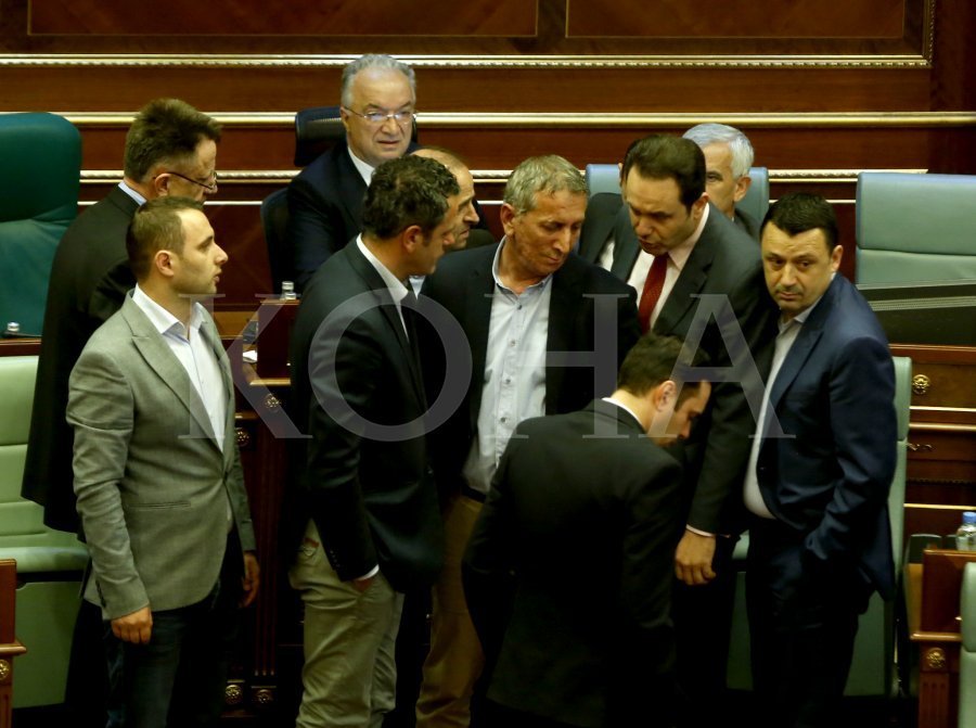 Sërish përplasje Quni – Haliti për miliona markat e keqpërdorura në luftë