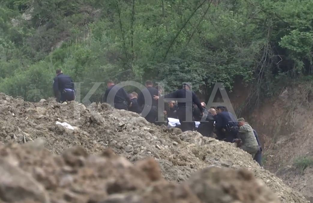 Pamje nga nxjerrja e trupit të policit në Lepenc