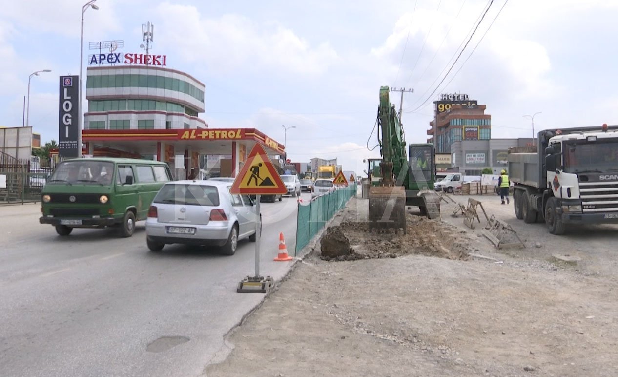 Prishet kablloja nëntokësore e rrymës gjatë punimeve në rrugën Prishtinë-Gjilan