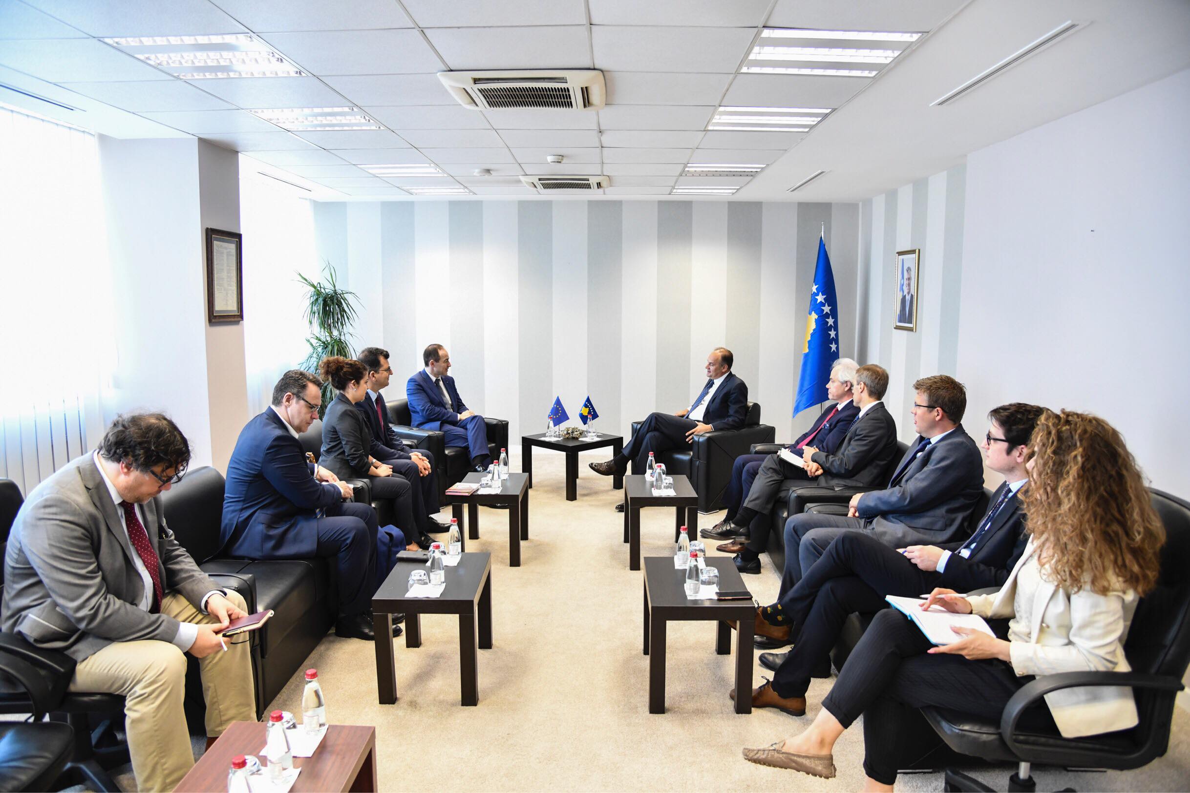 Hoxhaj thotë se ka marrë sinjale pozitive nga eurodeputetët për vizat