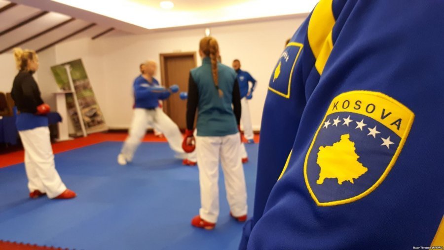 Karateistët të vendosur të mos pranojnë “goditje politike”
