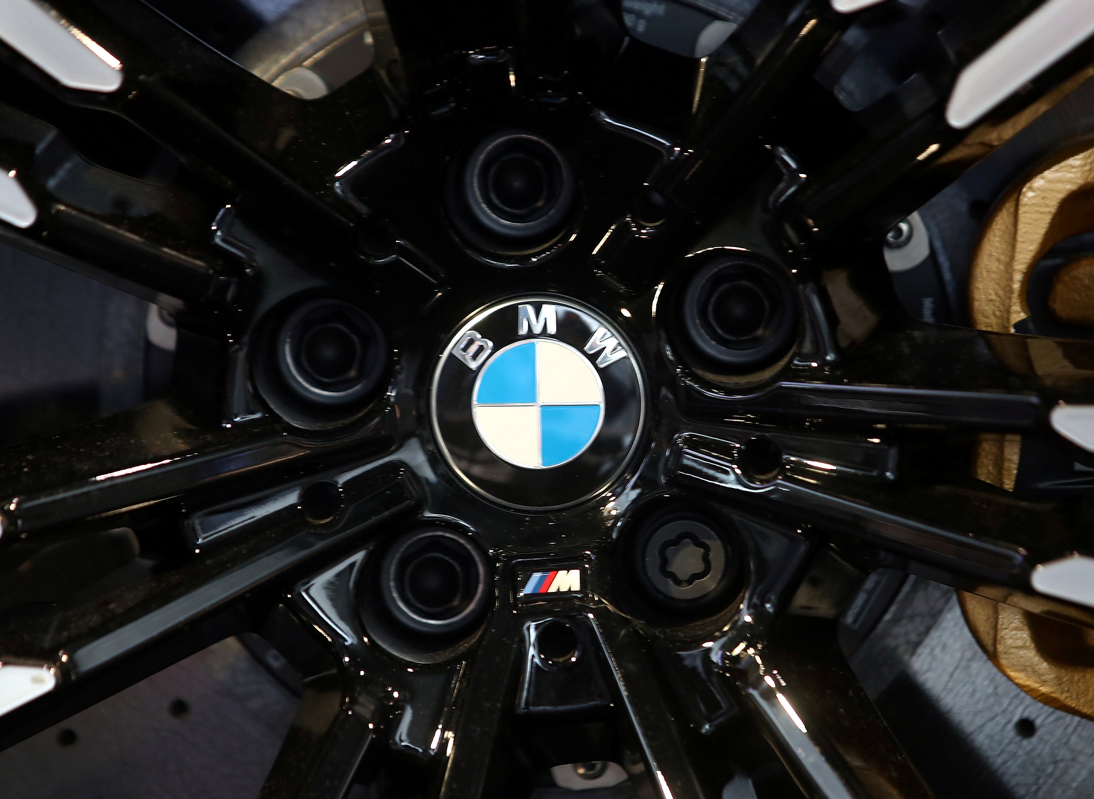 BMW tërheqë nga tregu britanik 312,000 vetura