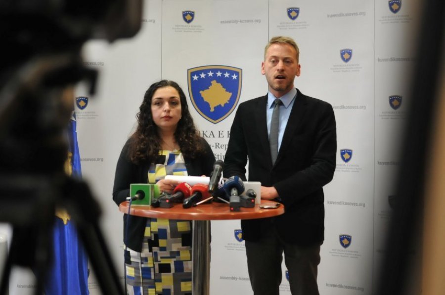 Çanak: Krimineli i luftës anuloi pjesëmarrjen e deputetëve të Kosovës; Deda publikon anulimet e ftesave