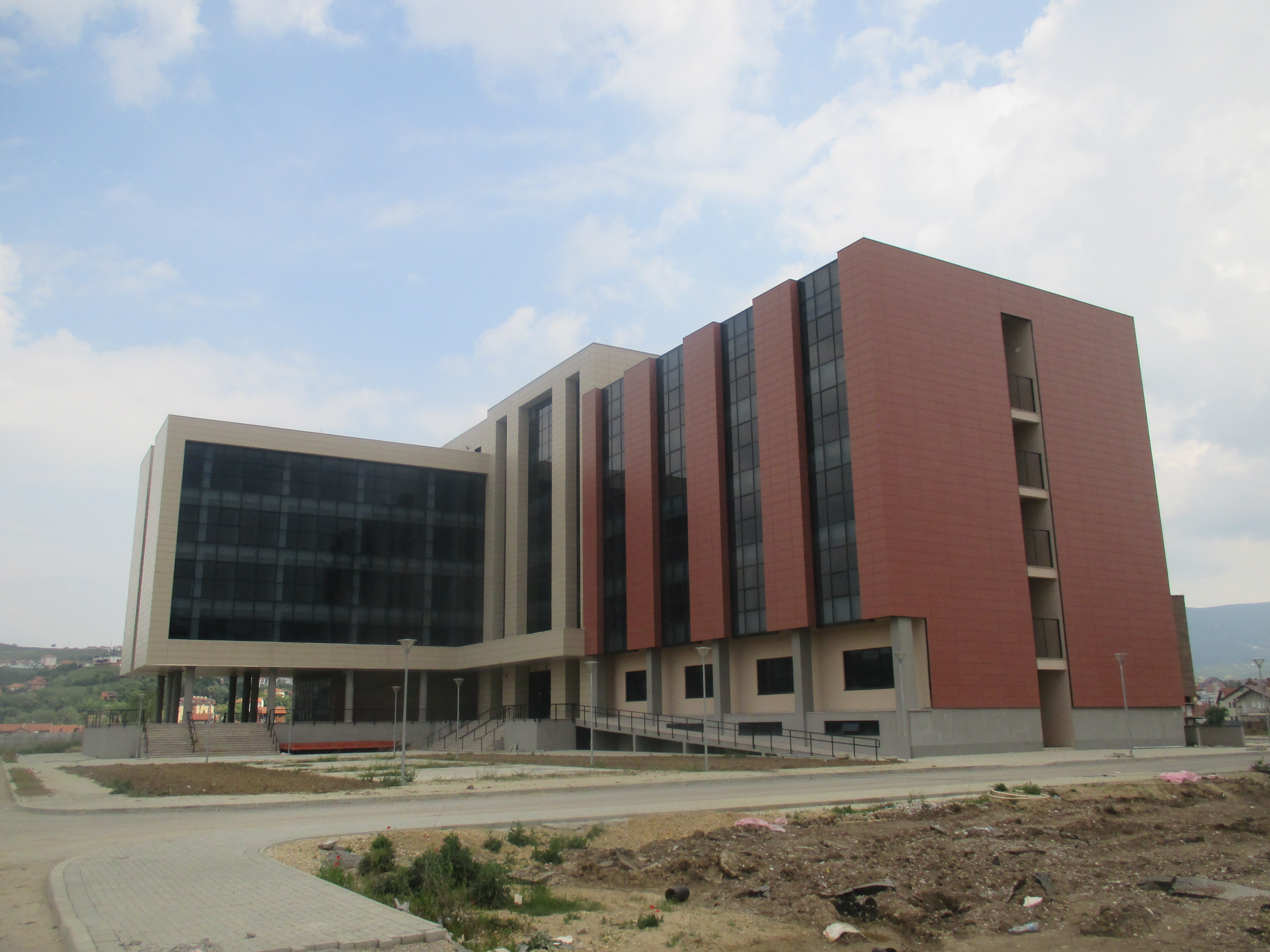 Universiteti „Isa Boletini“ në Mitrovicë së shpejti në ambiente të reja