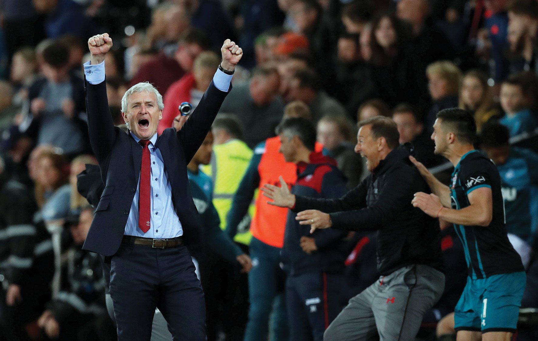 Hughes vazhdon kontratën me Southamptonin