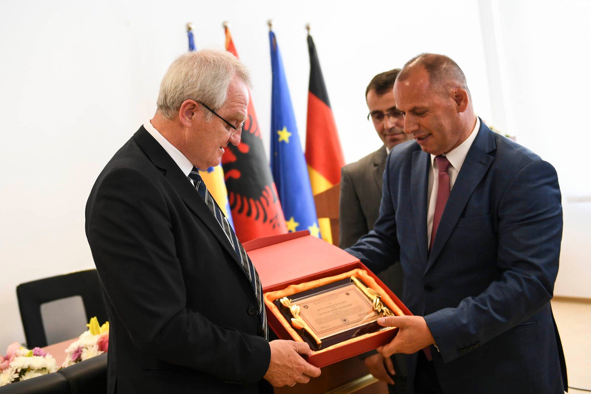 Drenasi shpall ‘Qytetar nderi’ zv/presidentin e PE-së, Rainer Wieland