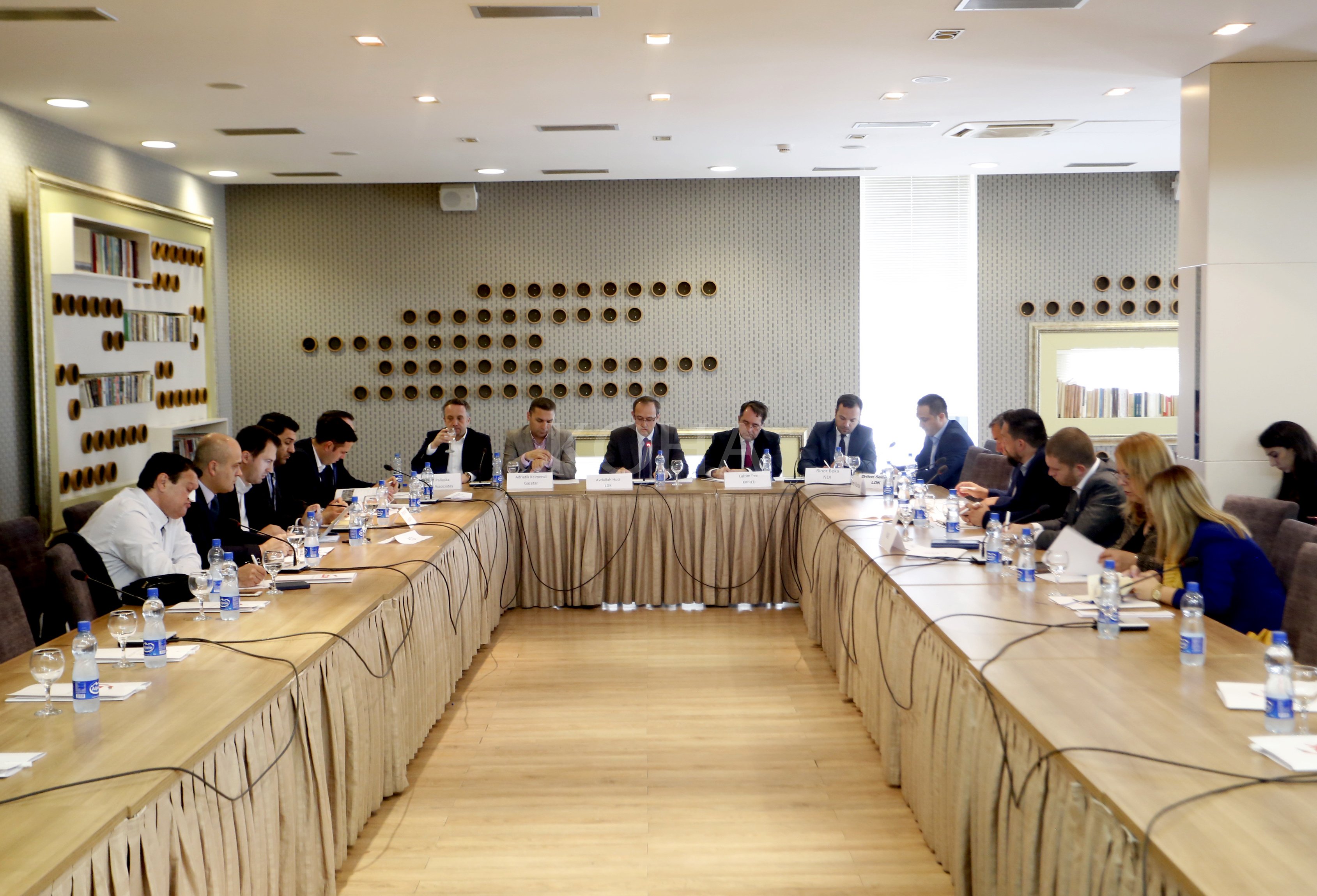 LDK në tryezën me shoqërinë civile, kërkon datën e zgjedhjeve
