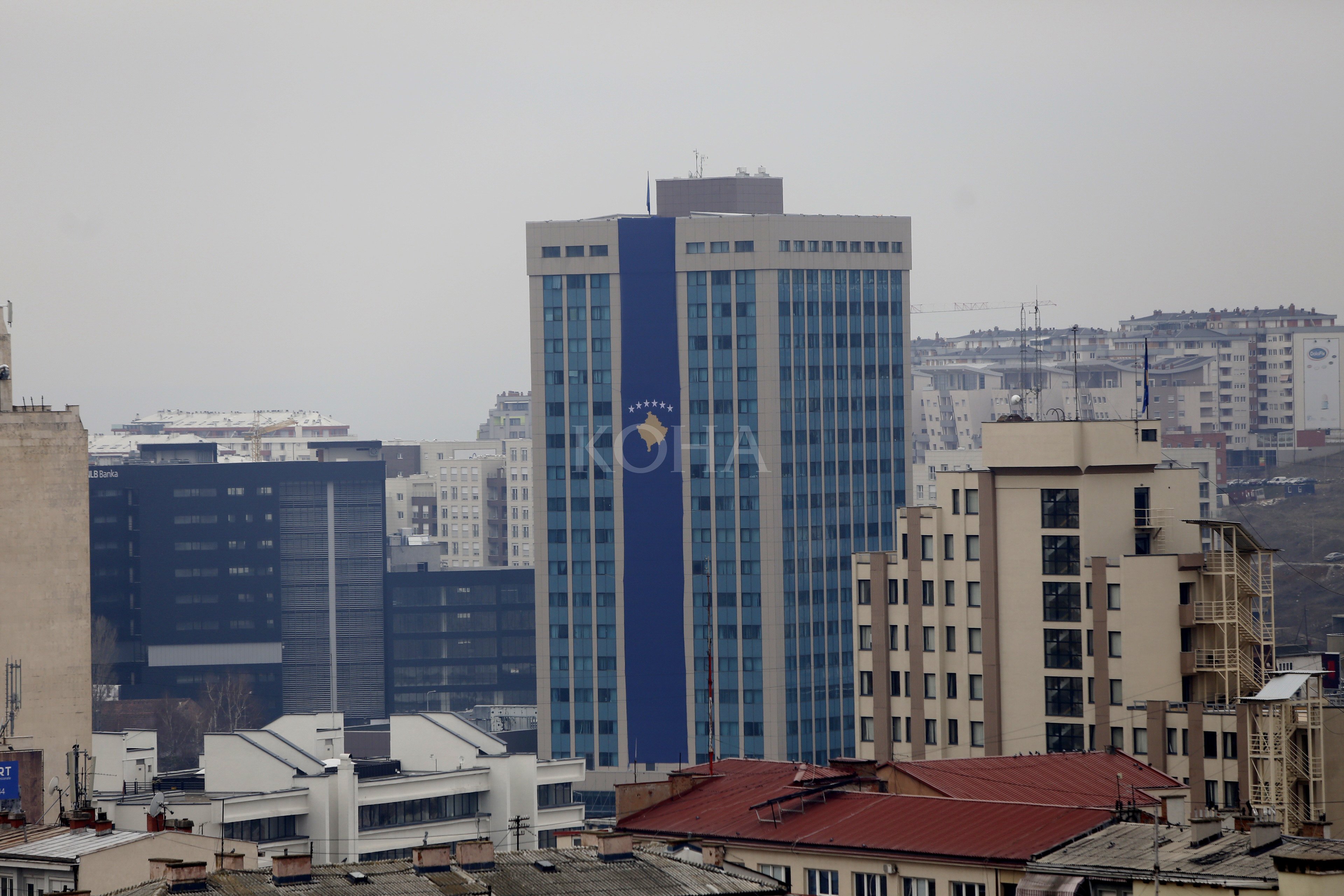 Katër drejtori e divizione jashtëligjshëm menaxhohen nga ushtrues detyre