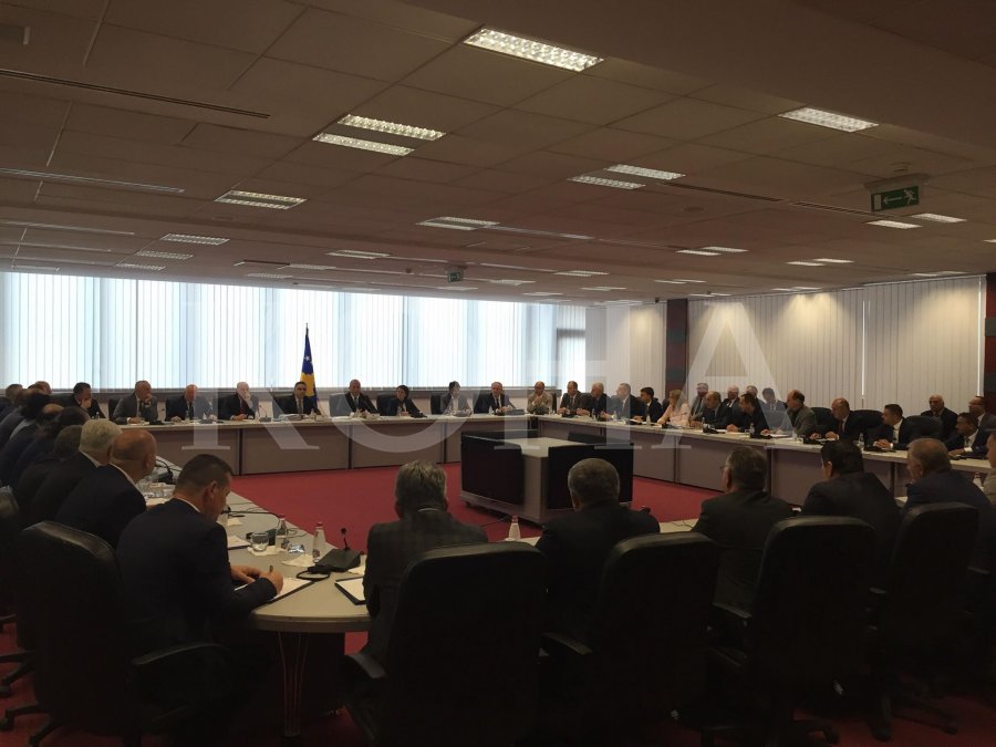 Haradinaj udhëzon zëvendësministrat çfarë të bëjnë