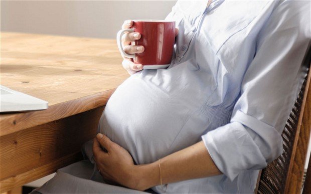 Shtatzënat që pinë shumë kafe rrezikojnë që të kenë fëmijë obezë