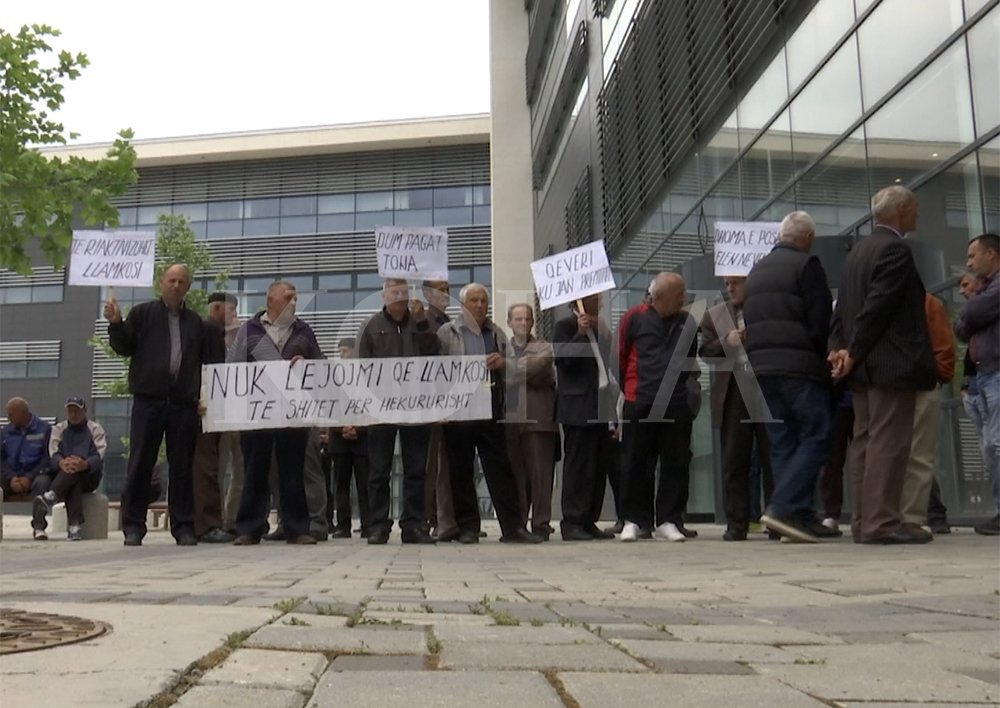 Secilit prej rreth 40 punëtorëve “Llamkosi” i ka borxh nga rreth 3 mijë euro