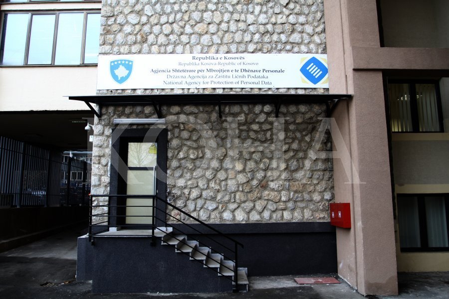 Pozitat kyç në Agjencinë për Mbrojtjen e të Dhënave ushtrohen kundërligjshëm