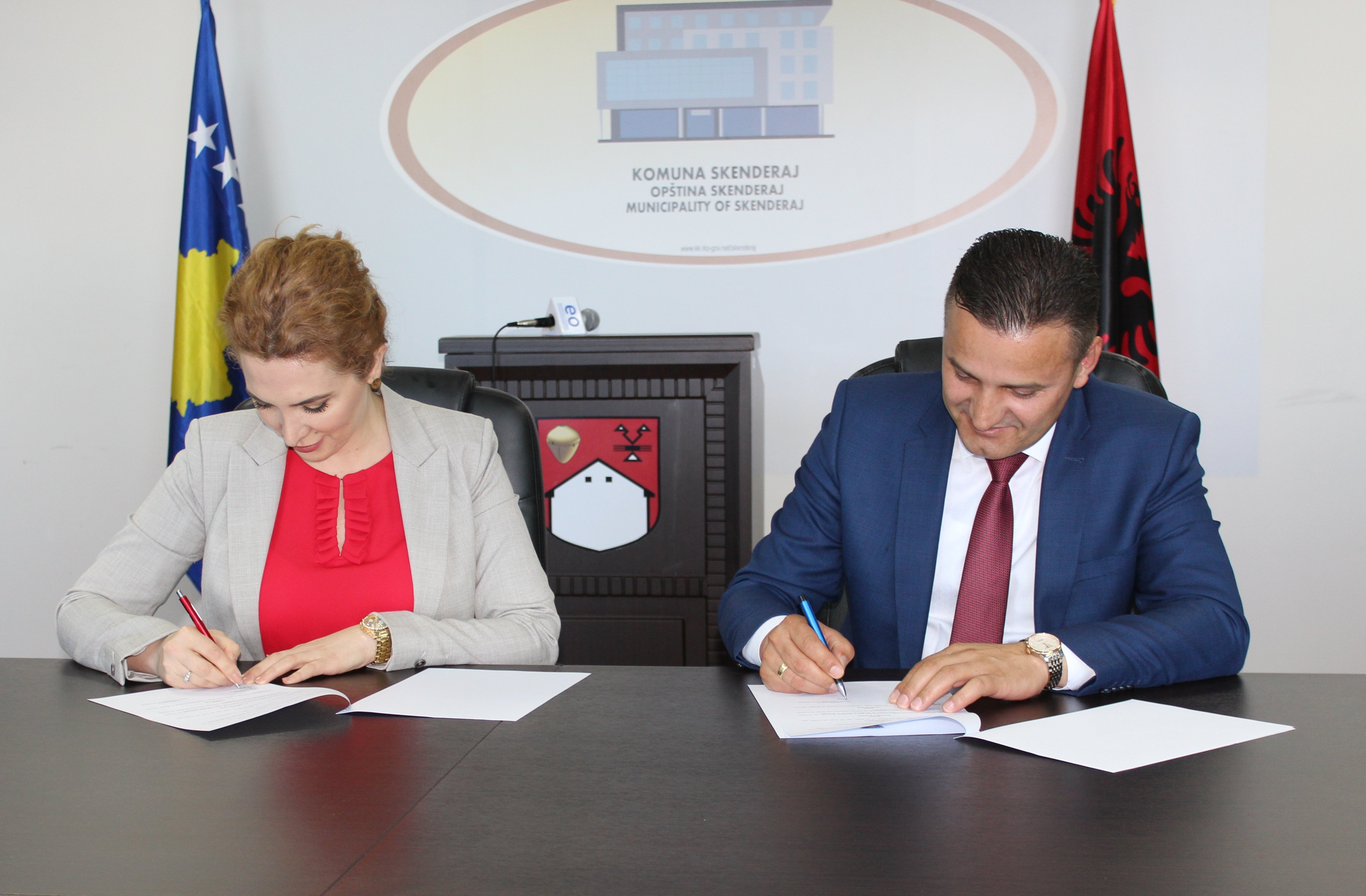 Nënshkruhen katër projekte për mjedisin në Skenderaj, vlera rreth një milion euro