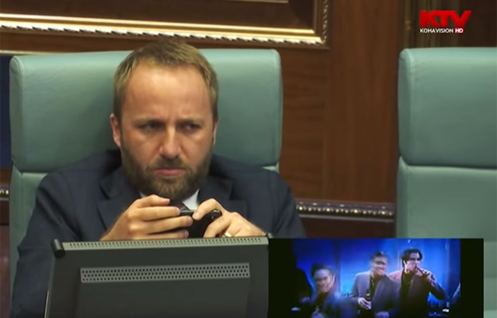 Tahiri tërthorazi hedh poshtë mundësinë e largimit nga Qeveria