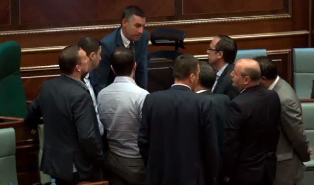 Haliti s’përjashtohet nga seanca, Veseli thotë se do merren masa sipas rregullores