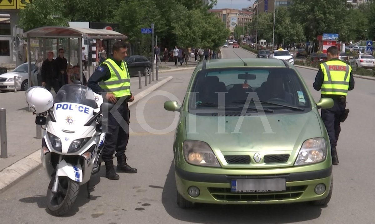 Policia me motoçikleta, synon rregullimin e trafikut në kryeqytet