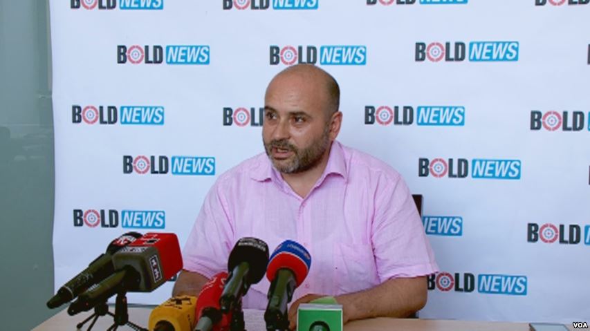 Del publikisht personi që përgjoi bisedën mes Xhafajt dhe Veliut