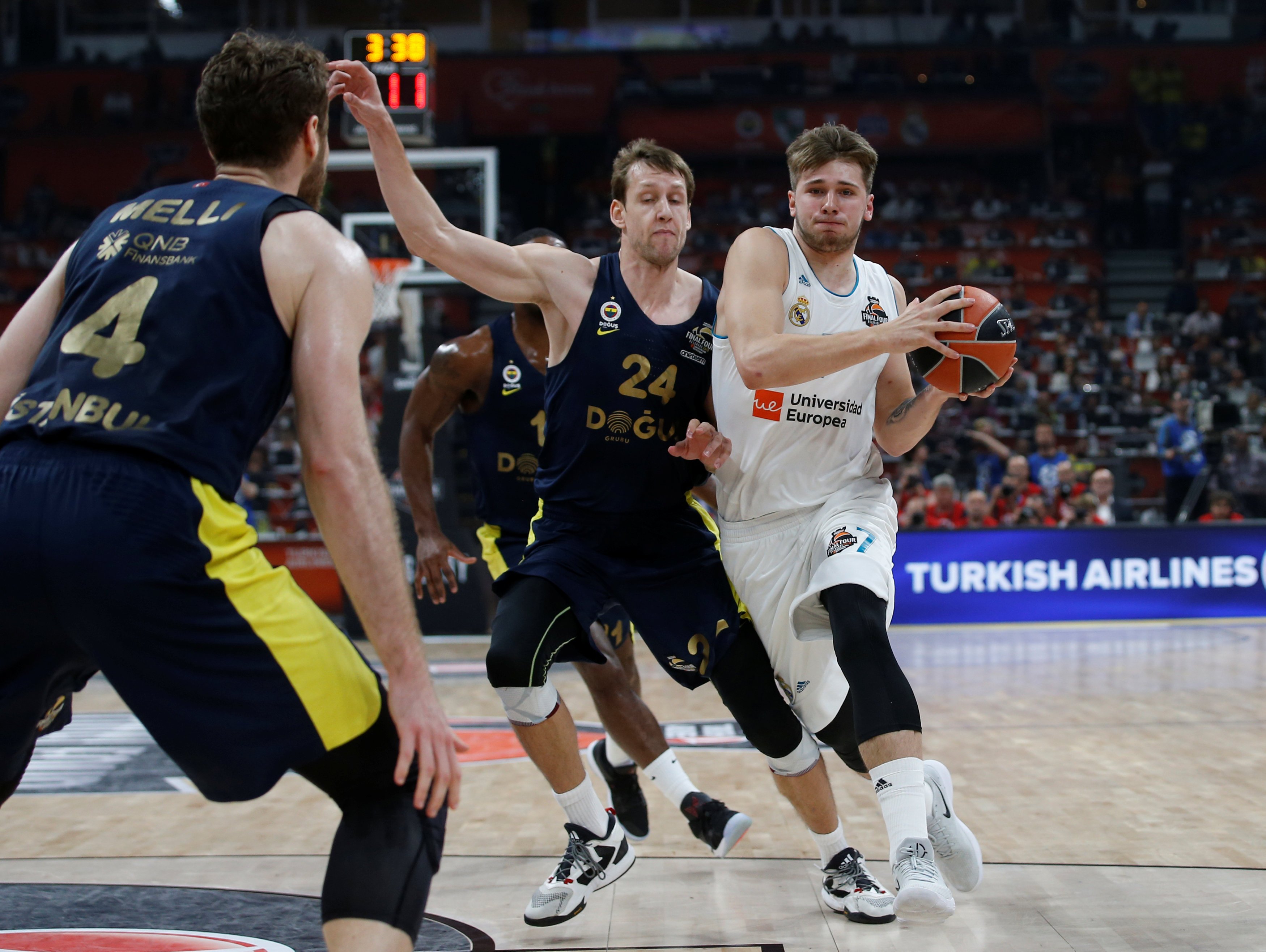 Real Madridi është kampion i Evropës në basketboll, mposht Fenerbahçen