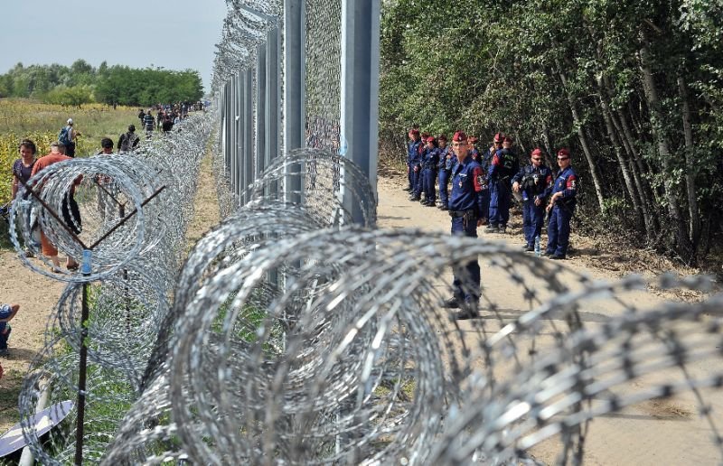 Mali i Zi e mendon ndërtimin e një rrethoje të mprehtë në kufi me Shqipërinë