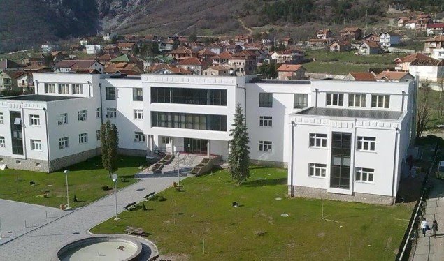 Në Komunën e Istogut 49 zyrtarë me kontratë mbi vepër, 28 të jashtëligjshëm