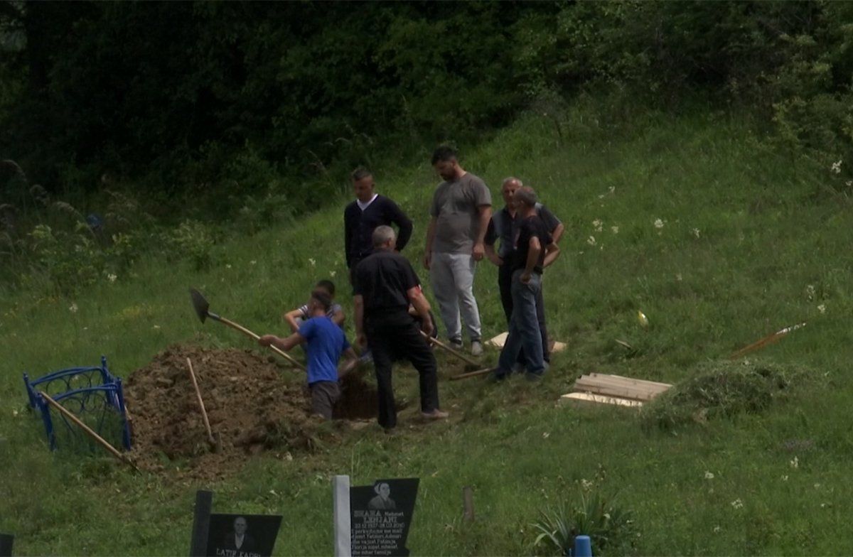 Për vrasjen që tronditi Kosovën flasin karaçevasit, shkolla në zi