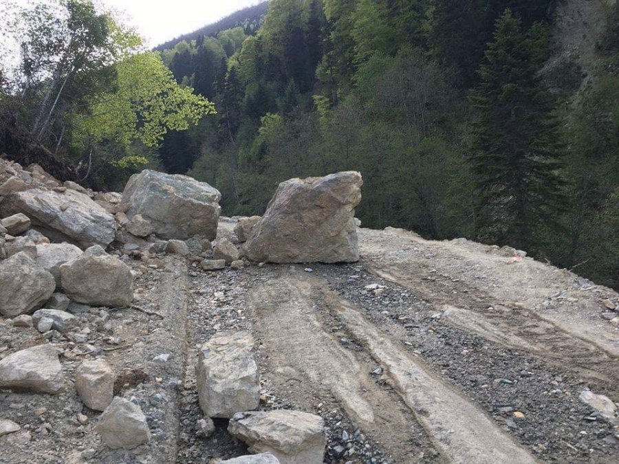 “Rruga Deçan - Plavë kryhet në mot”