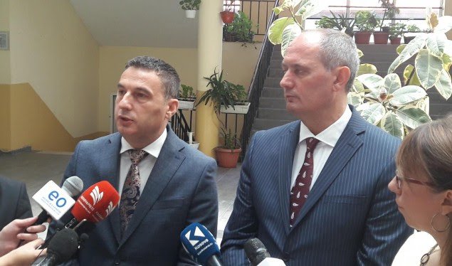 Ministri i Arsimit shpreson në rezultate të mira të maturantëve