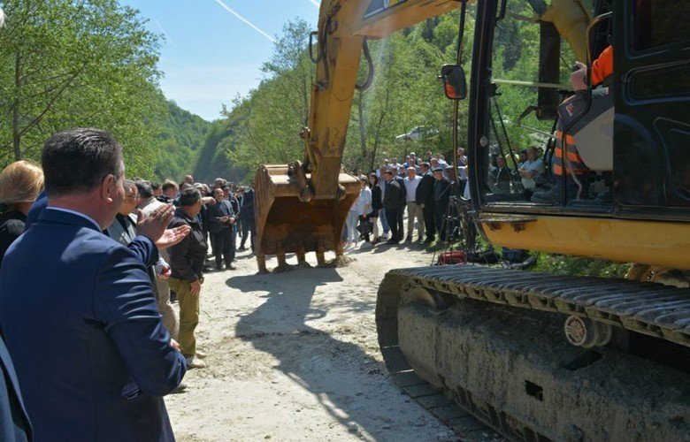 Punimet në rrugën Deçan - Plavë po vazhdojnë