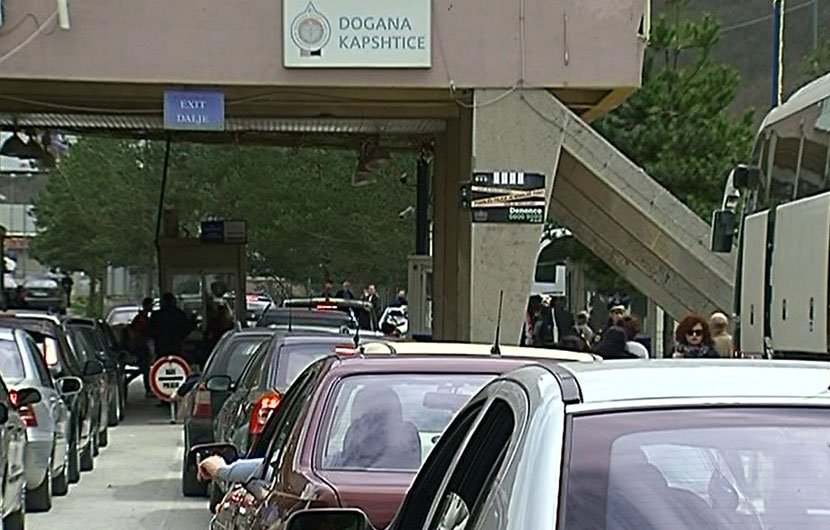 Grekët në grevë 24 orësh, kufiri kalohet vetëm në këmbë