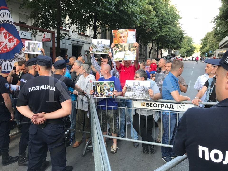 Radikalët serbë protestojnë kundër festivalit “Mirëdita, Dobar dan”