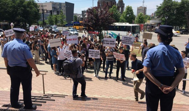 Studentët e FSHMN-së protestojnë për drejtimet arsimore në fakultet